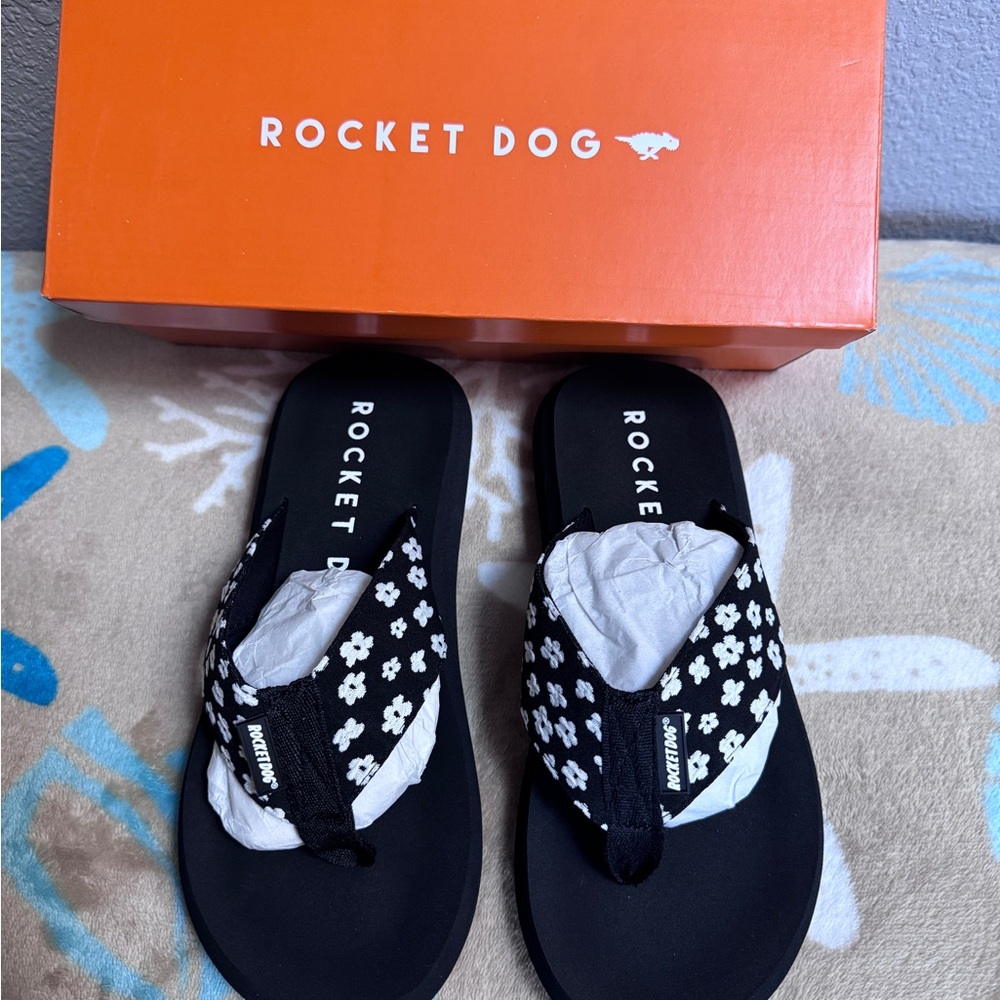 Rocket Dog Spotlight Pixie Floral Black~Size 7M~ NEW in Box